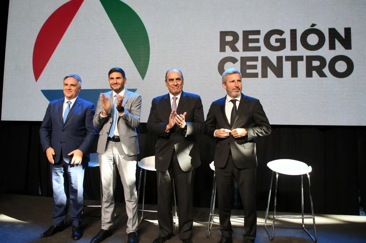 Francos con los gobernadores de la Región Centro, Martín Llaryora (Córdoba), Maximiliano Pullaro (Santa Fe) y Rogelio Frigerio (Entre Ríos).