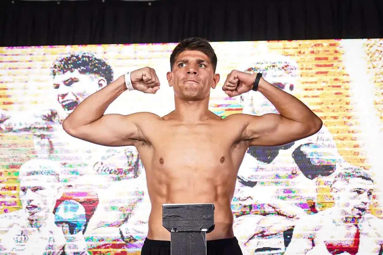 Santiago Sánchez en el pesaje de esta tarde. (Foto: Boxeo de Primera)