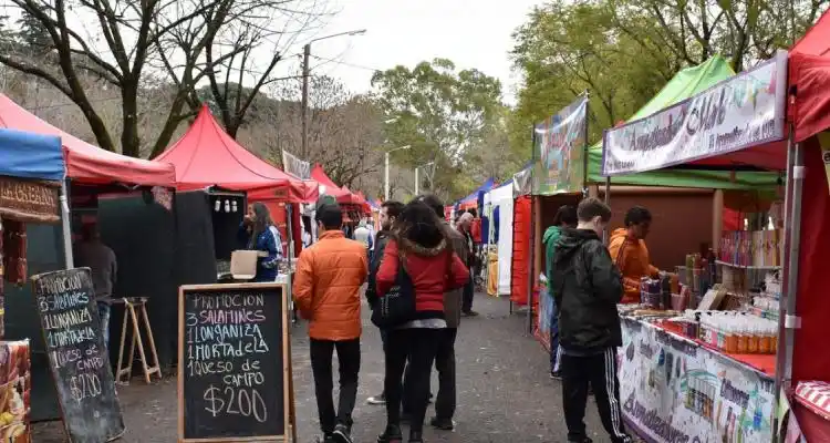 Los expositores están molestos porque para tener seguridad en el predio deben pagar de su bolsillo a la policía.