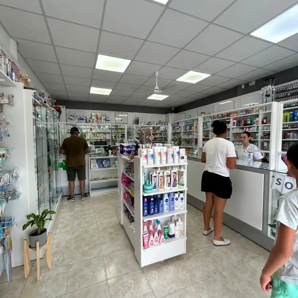 Farmacia Recalde 2 celebró su quinto aniversario al servicio de la zona suroeste