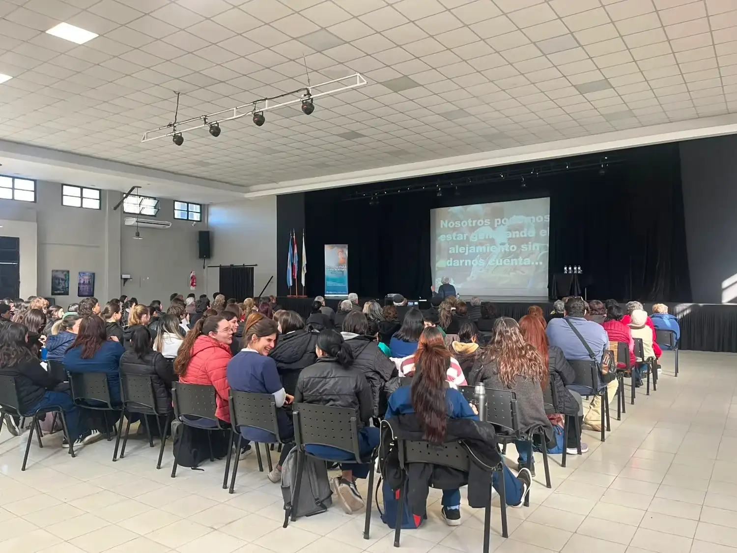 El Auditorio Municipal fue sede de una jornada dedicada al cuidado integral de las personas mayores