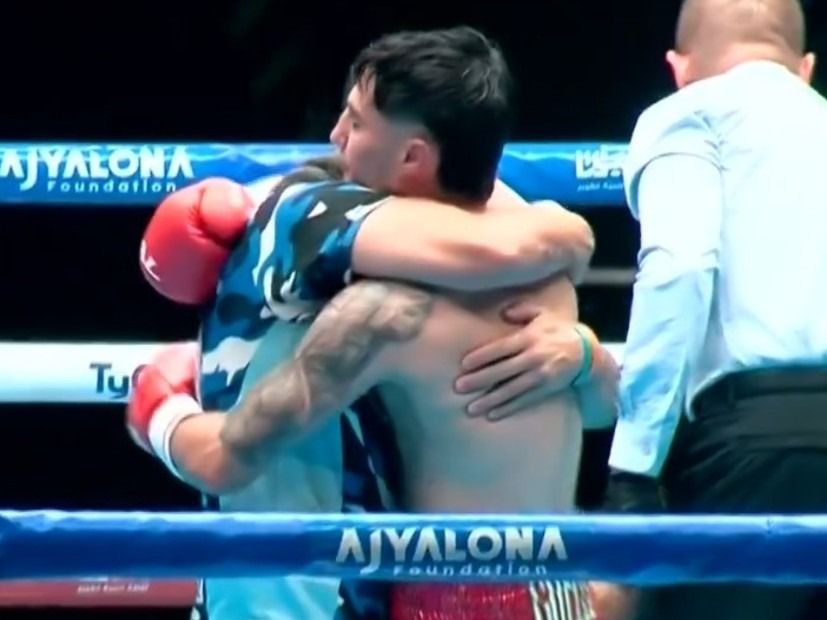 Mirco Cuello, en pleno abrazo con su padre, se acaba de consagrar campeón interino pluma de la AMB.