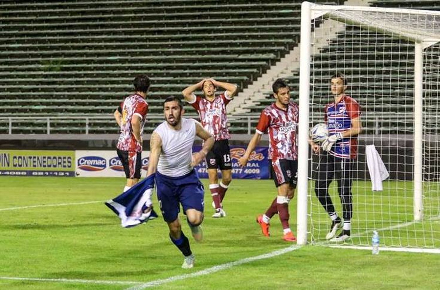 Escott: “Me emocioné cuando escuché explotar a la hinchada”