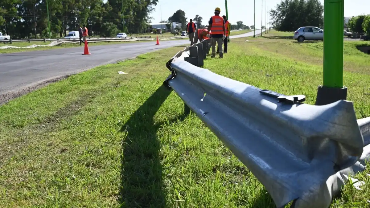 Comenzó el recambio integral de defensas metálicas en el Acceso Sur