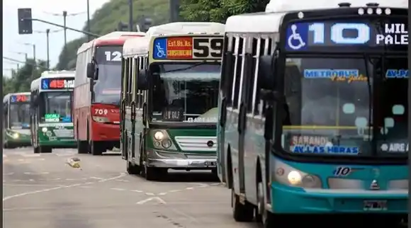 El Gobierno impulsa un aumento del 40% en los colectivos del Gran Buenos Aires: A cuánto se iría el boleto