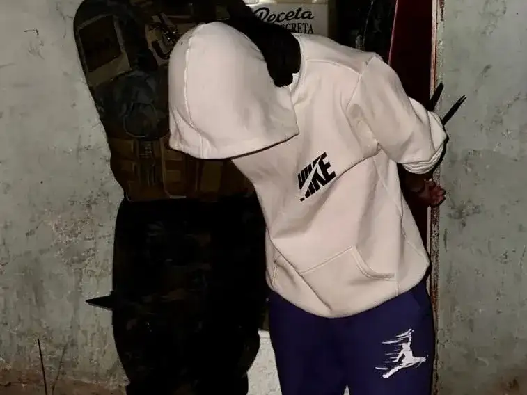 Desarticulan una banda familiar dedicada al narcomenudeo y detienen a tres personas.