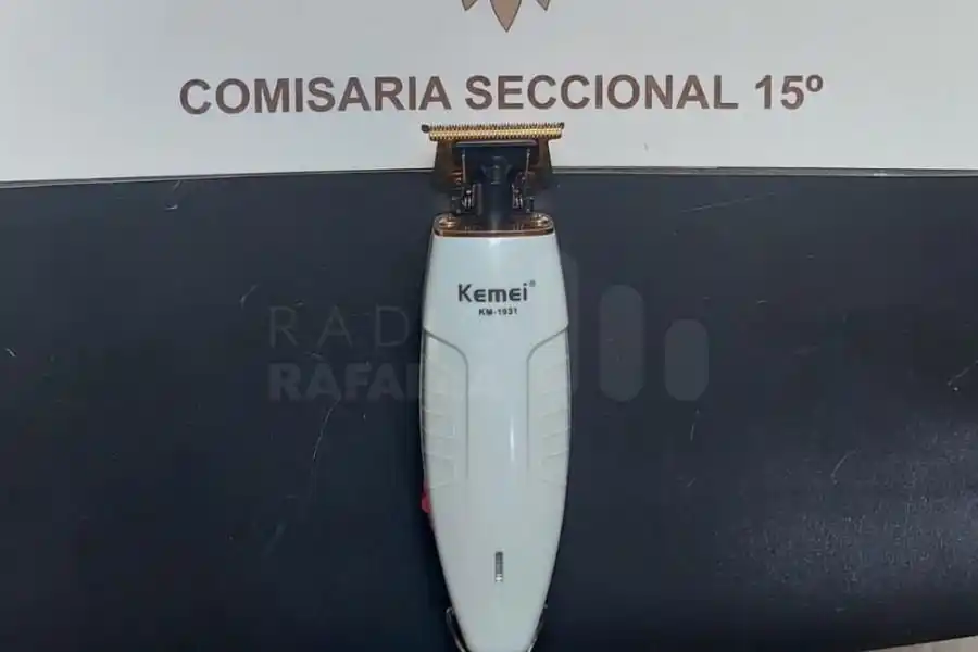 Tras una requisa domiciliaria recuperaron una máquina patillera robada de una peluquería