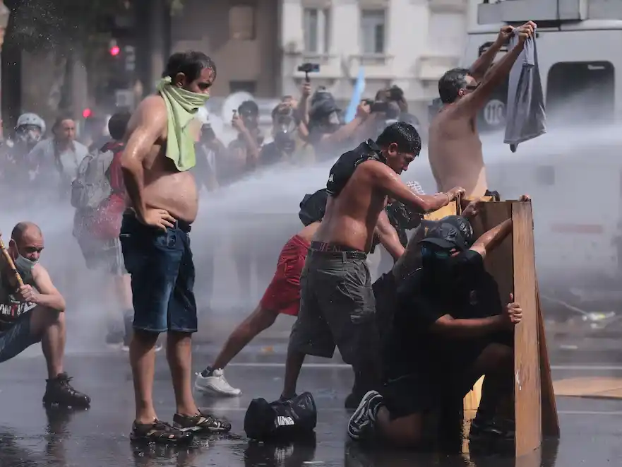 El Gobierno denunciará a los detenidos por los incidentes en el Congreso y analiza aplicar cargos más graves