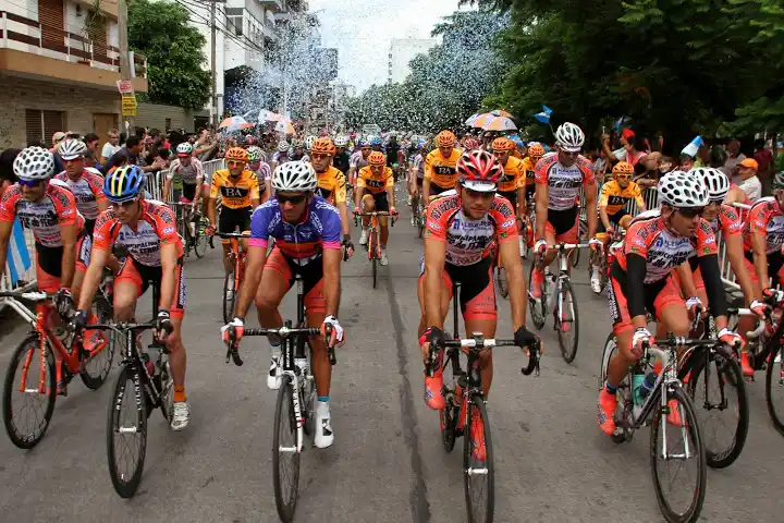 Larga la 80° edición de la "Doble Bragado", máxima competencia de ciclismo del país