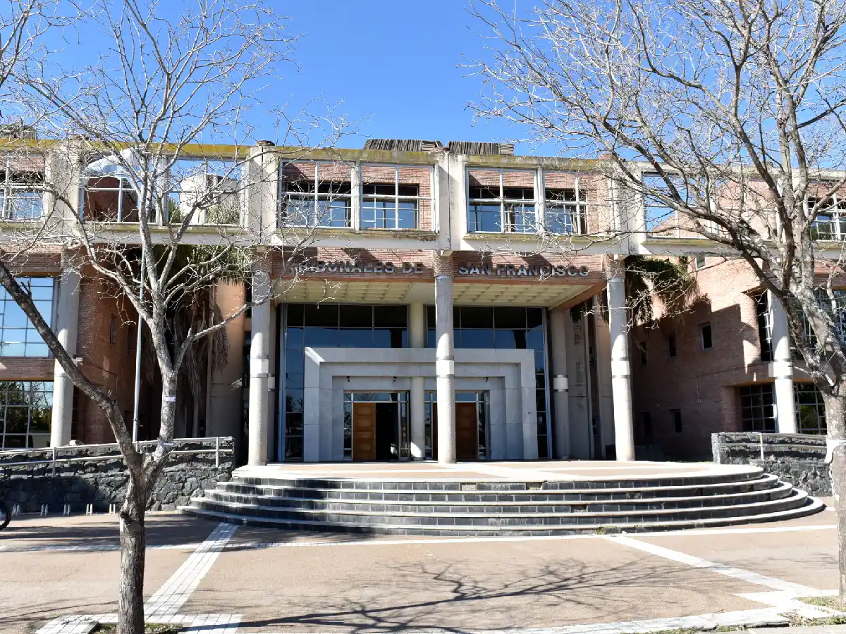 Lo condenaron por compartir pornografía infantil 