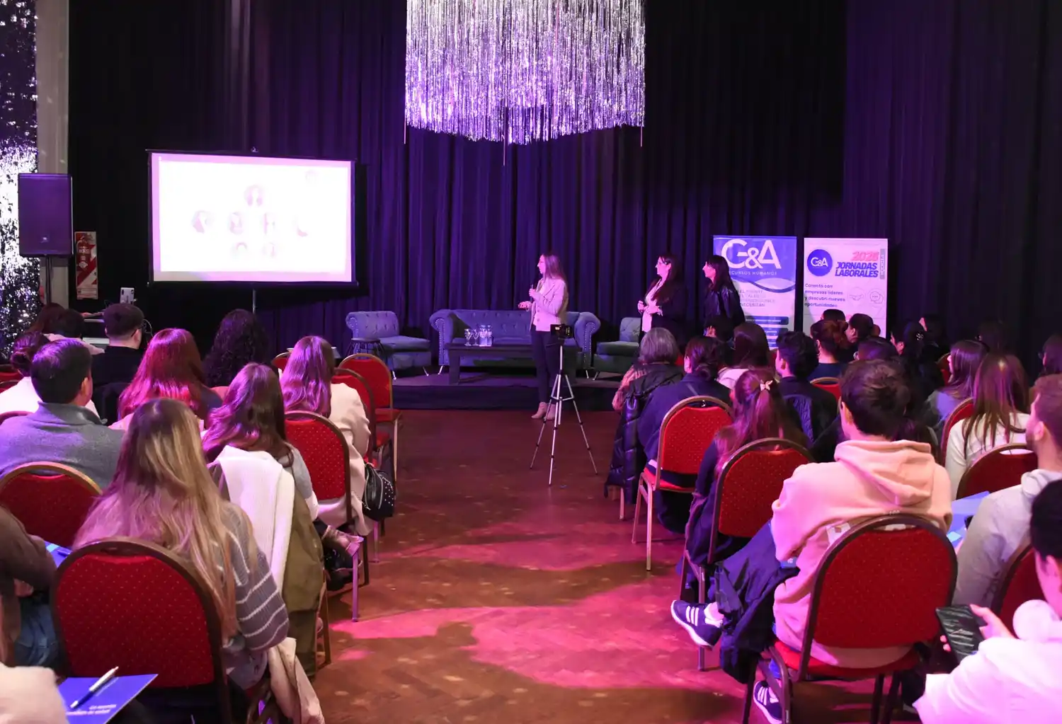 La segunda jornada contó con una masiva participación de buscadores de empleo.