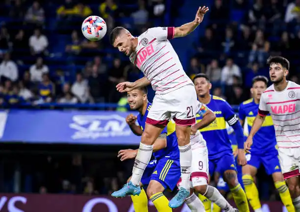 Lanús visita a Wanderers