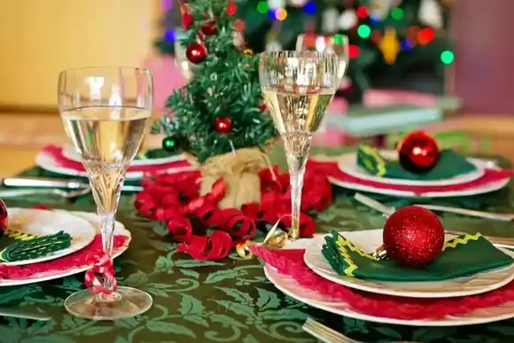 La cena de Navidad cuesta un 228% más que en 2022