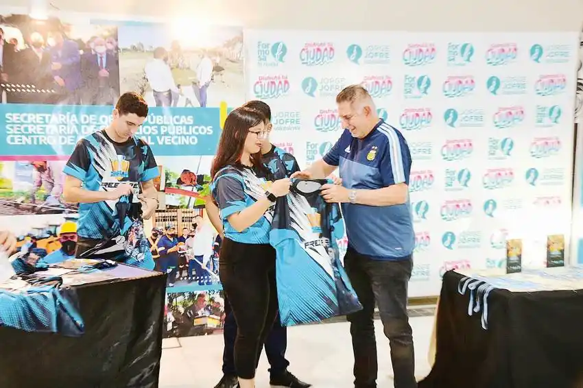 Competencia de e-sports: Jofré entregó premios