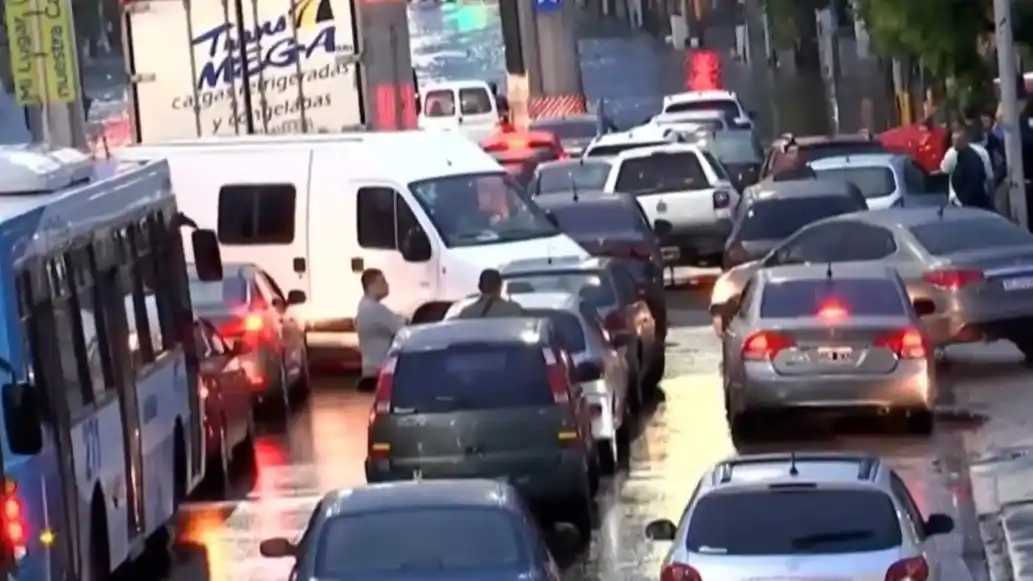 Temporal en el conurbano: calles anegadas, cortes de luz y complicaciones en varios municipios