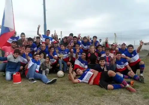 1º de Mayo goleó a Gervasio Méndez y se quedó con el Apertura