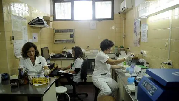 ¿Suspenden servicios de análisis en la Provincia?: "Los laboratorios van a termirar cerrando"