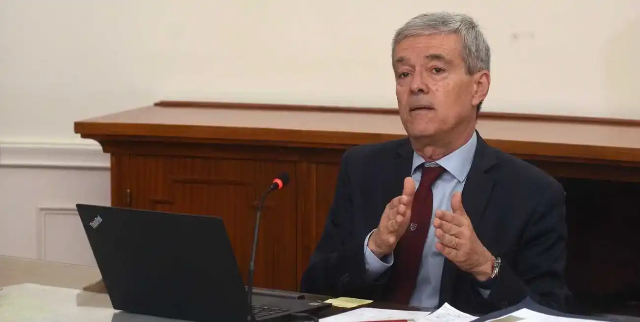 El ex ministro de Economía habló con Sur24 tras el discurso de Pullaro ante la Legislatura. Foto: Guillermo Di Salvatore