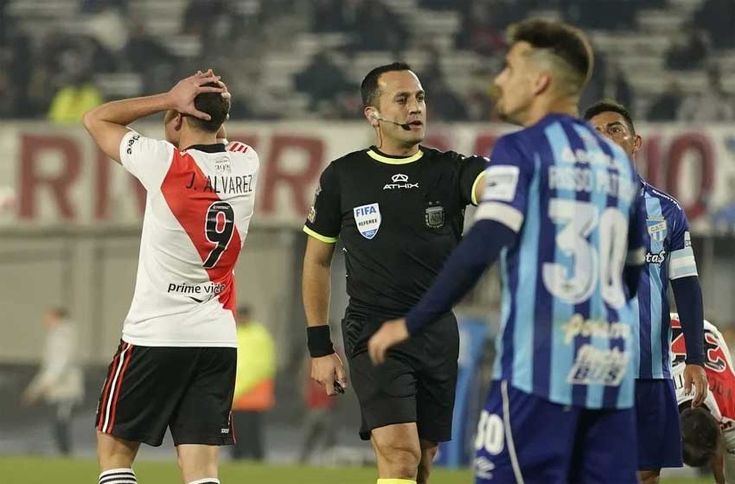 River no tuvo una buena noche en el Monumental y no pasó del empate ante Atlético Tucumán