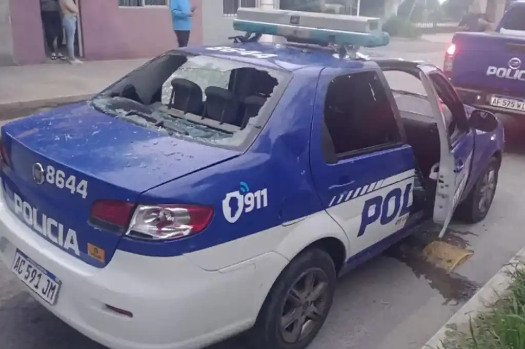 En plena persecución en Córdoba, un patrullero atropelló a un niño y los vecinos atacaron a los policías