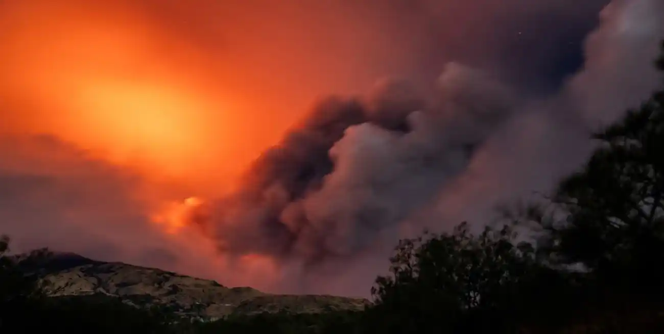 Es el volcán más activo de Europa. Vía Reuters.
