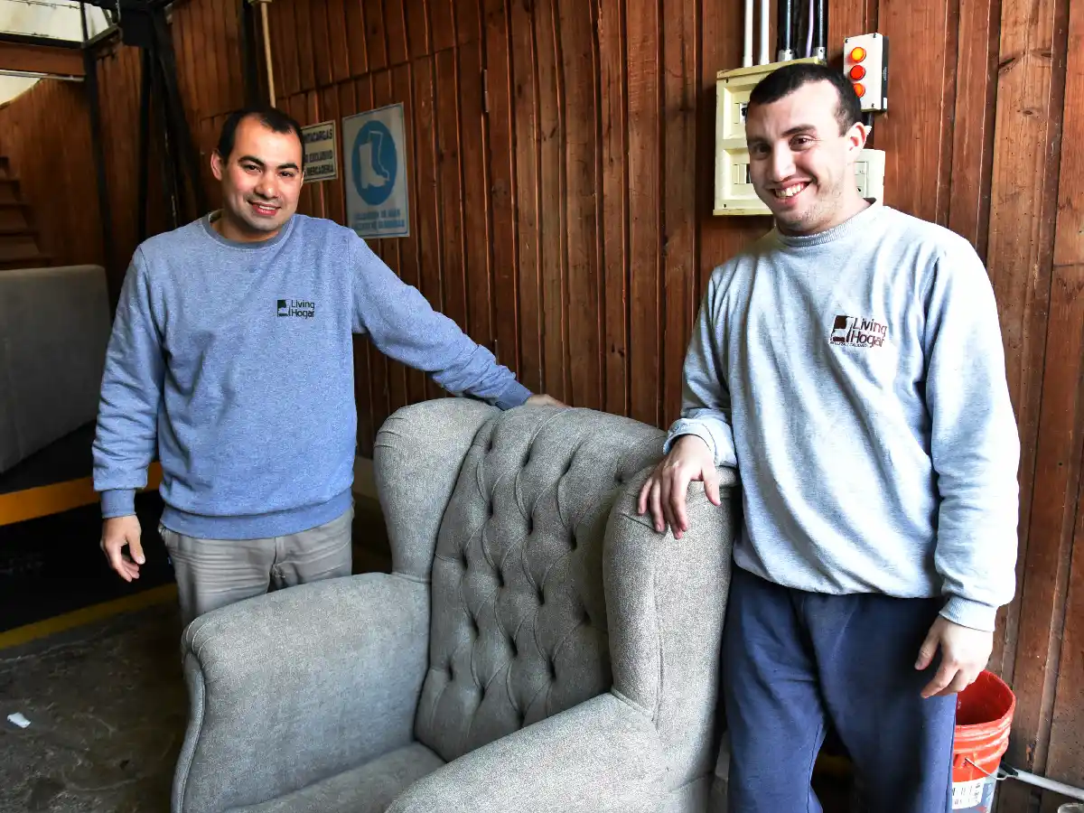 La discapacidad no les impidió a Ángel y a Carlos conseguir un trabajo 