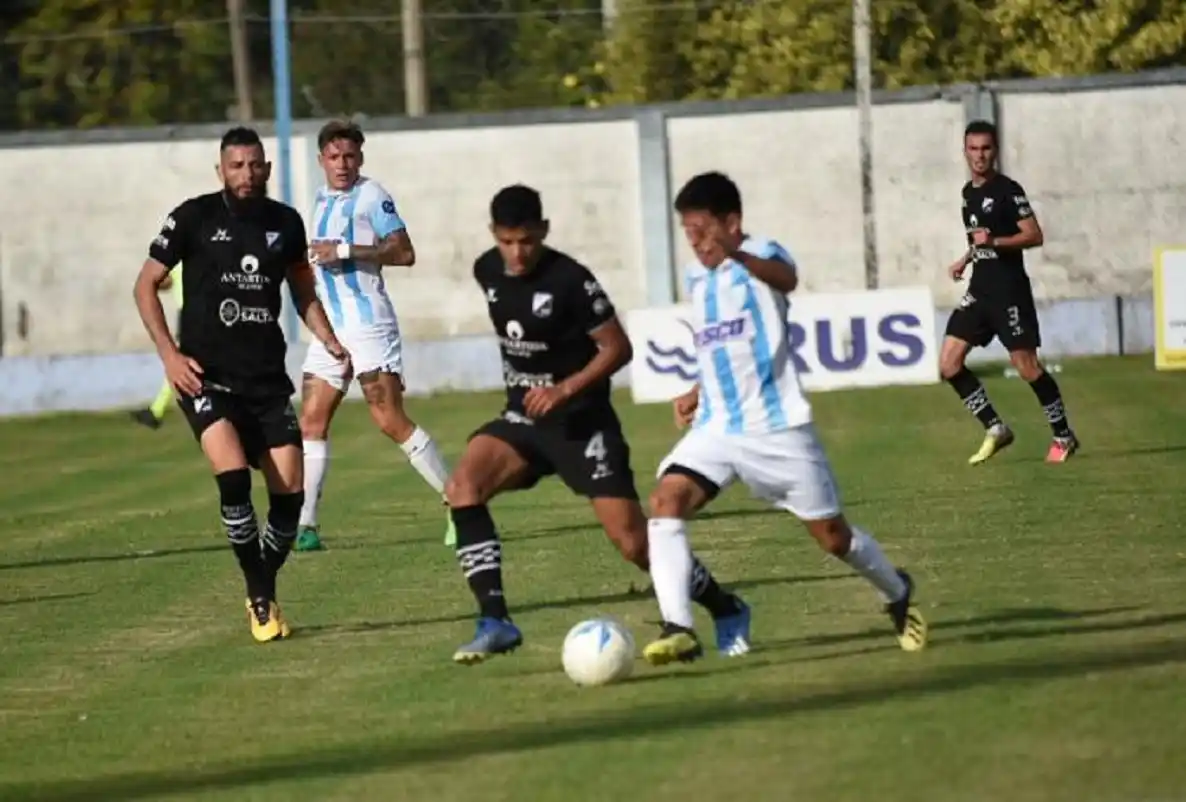 Con un polémico arbitraje, Juventud igualó con Central Norte de Salta