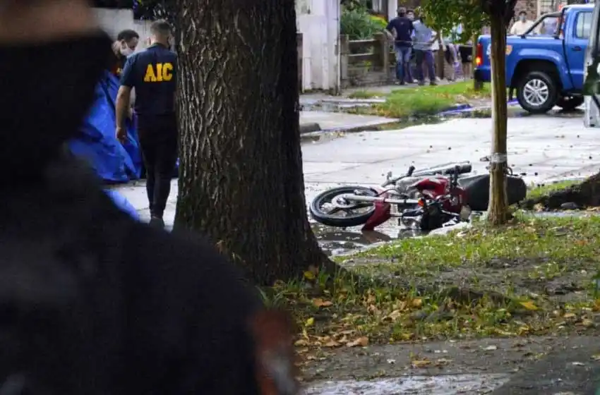 Tras su salida en libertad, ordenaron custodia policial para el joven que mató a dos motochorros