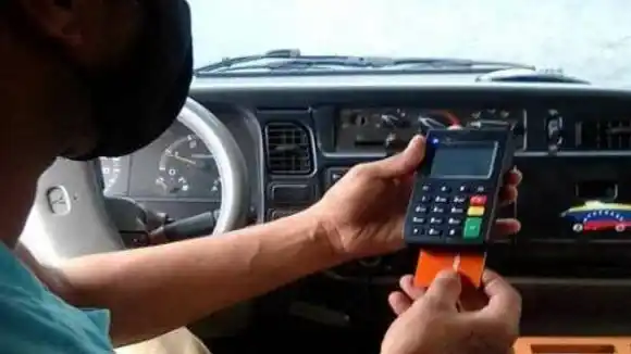 REUTERS: Maduro presiona a los bancos para que implementen sistema de pagos digitales