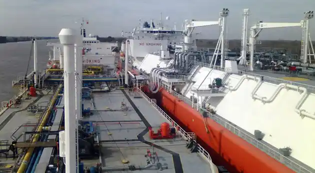 El buque de Escobar alcanzó el pico mundial de regasificación