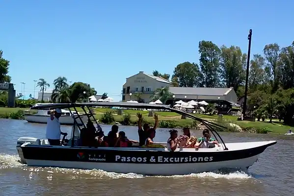 La ciudad se prepara para un buen fin de semana largo 