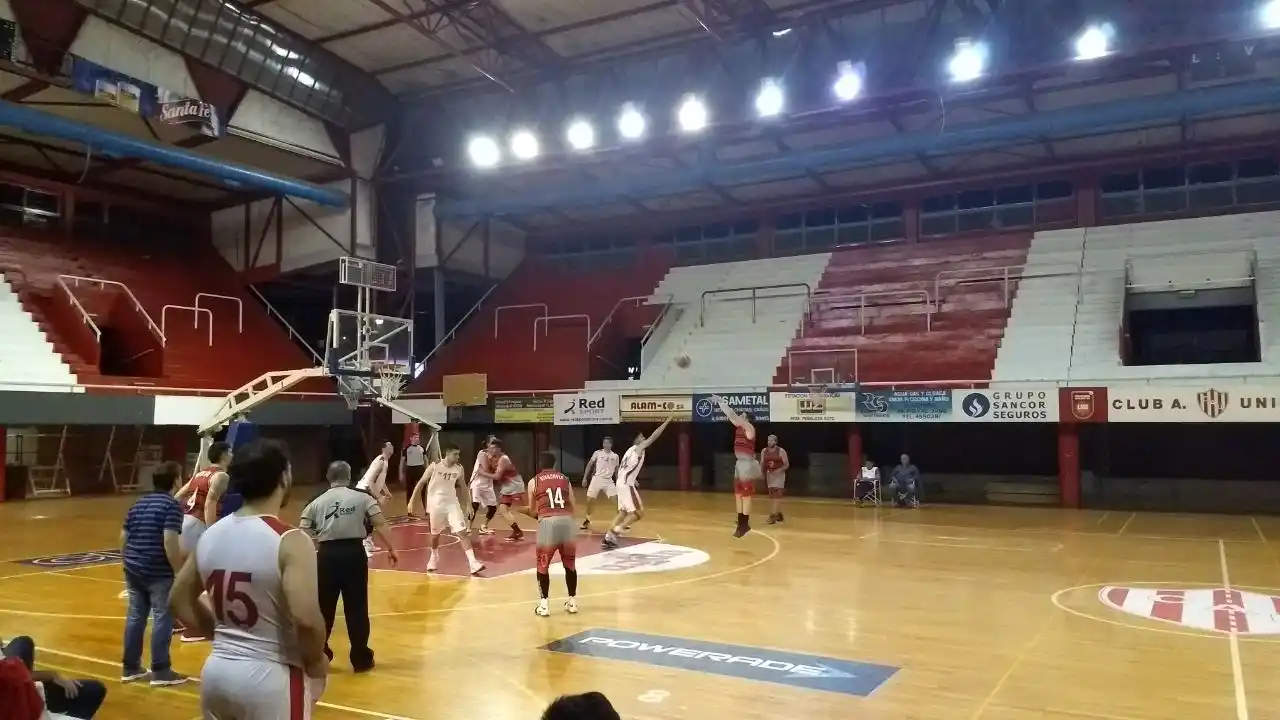 Básquet: Unión consiguió un triunfo clave ante Rivadavia