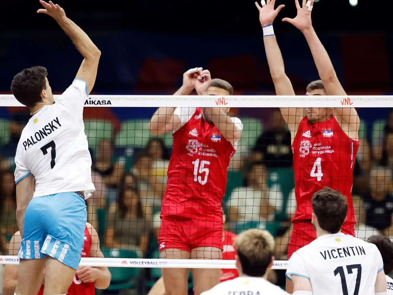 Argentina se impuso 3-1 a Serbia.