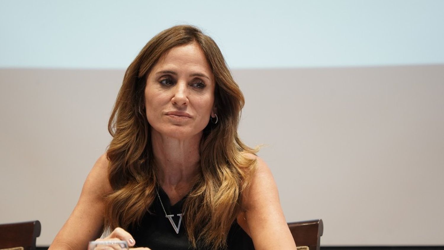 En el foco de las críticas, Tolosa Paz cumple agenda en Olavarría
