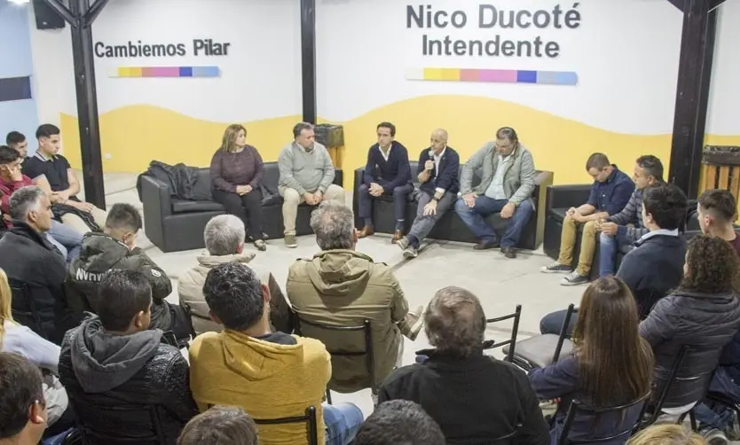 Uno de los encuentros previos al plenario de este lunes.