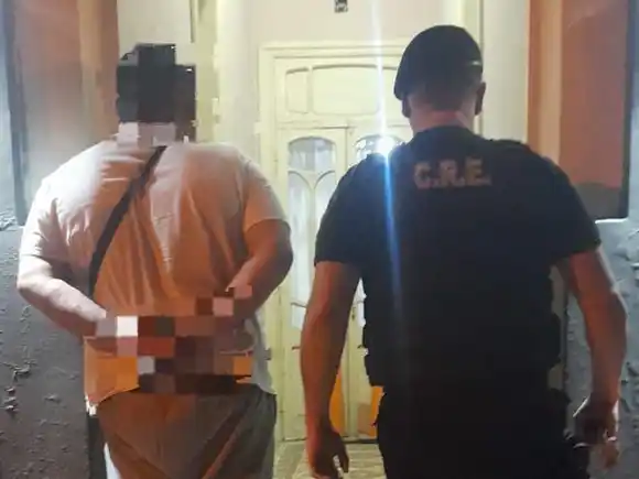 Escondió entre la ropa una bolsa de carne e intentó escapar del supermercado sin pagar