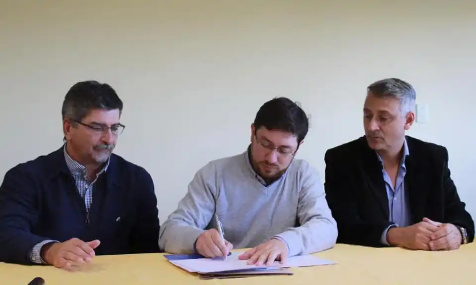 El cartel de Bomberos de María Grande proyecta producir energía para autoconsumo