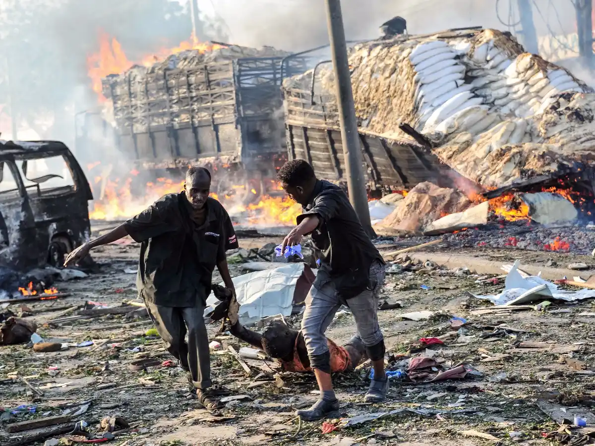Al menos 237 personas murieron en uno de los peores atentados de las últimas décadas de Somalía