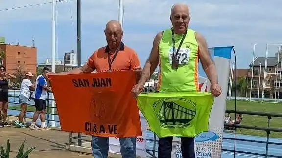 En lo más alto del podio. Mario Mendiburu ganó dos medallas de oro