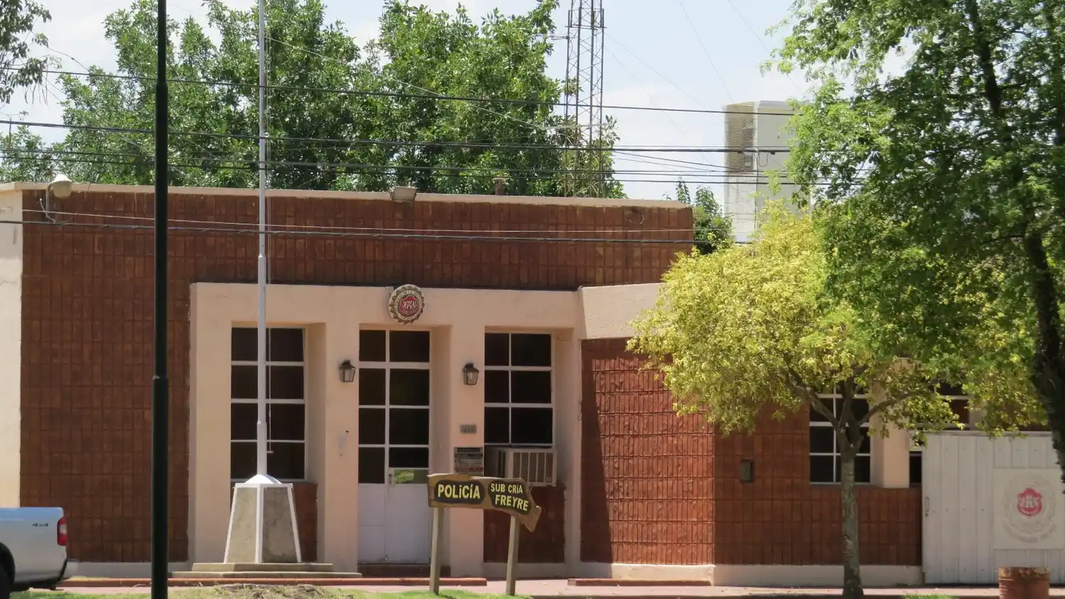 Allanan una casa en Freyre y trasladan a un galgo al centro veterinario