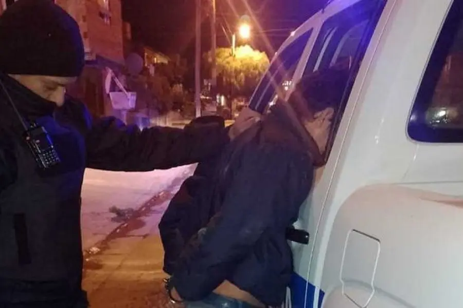 Confuso episodio: robó a punta de pistola, volvió para abrazar a su víctima y lo detuvieron