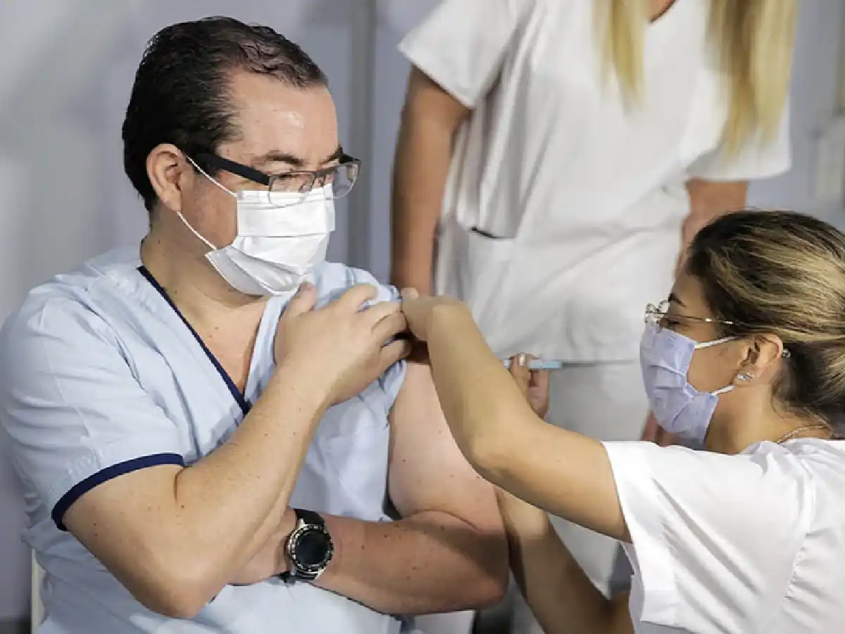 La Comisión de Inmunizaciones define a quién se considera como personal estratégico