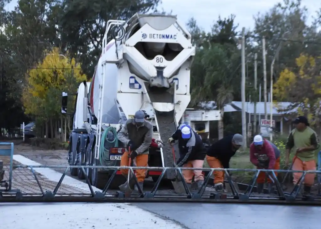 El municipio avanza con obras viales y mejoras urbanas en distintos barrios de la ciudad