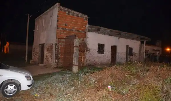 Allanamiento, pedradas de vecinos y secuestro de un kilo de droga  