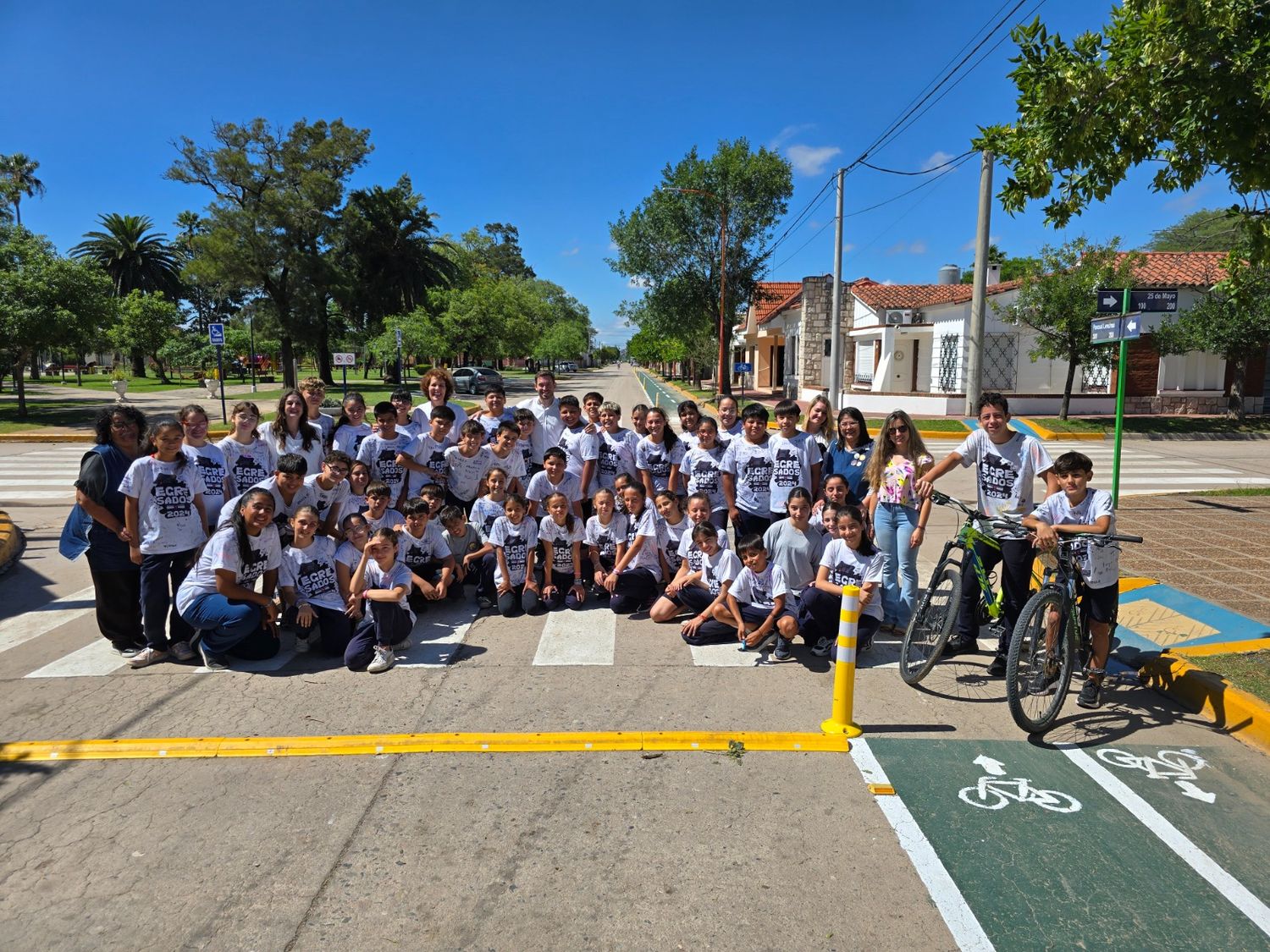 Alumnos de sexto grado impulsaron mejoras en infraestructura vial en pos de un pueblo más seguro y sustentable.