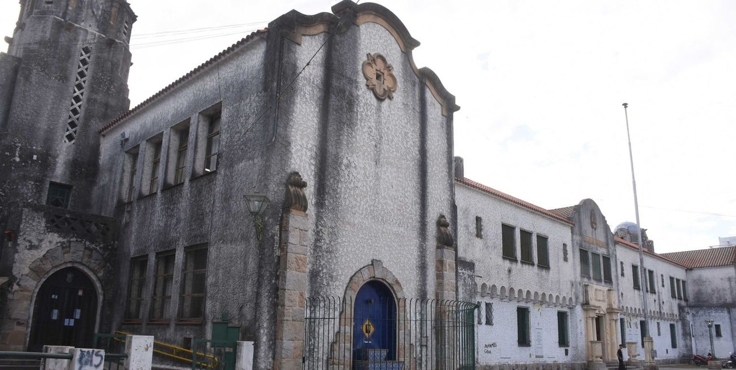 La escuela emblema de barrio Sur volvió a ser escenario de la inseguridad. Foto: Luis Cetraro