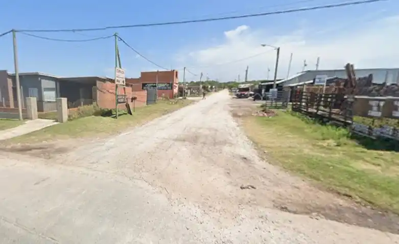 Luminarias y asfalto, sólo algunos de los reclamos de los vecinos del barrio Félix U. Camet.