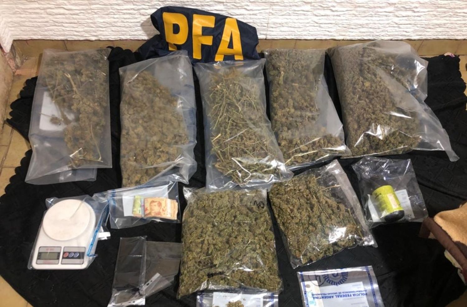 Desarticularon una banda narco dirigida por un preso desde Batán