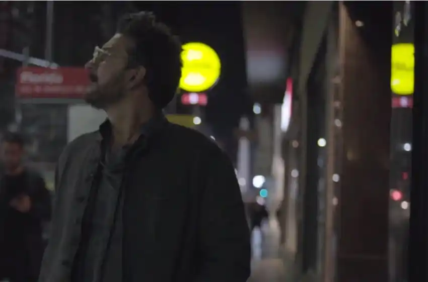 Orgulloso de sus orígenes: Arjona paseó por Buenos Aires y tocó en el hotel donde trabajó