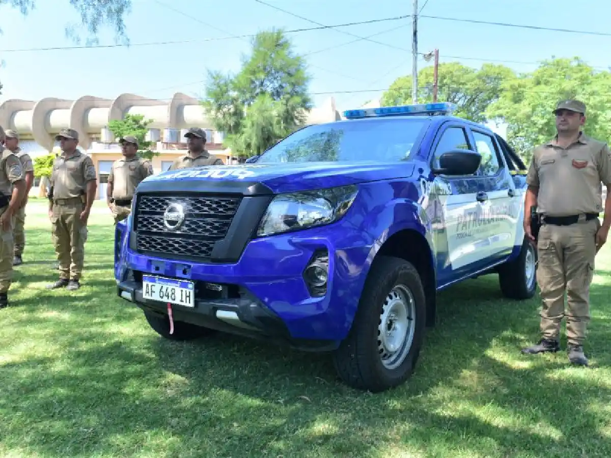 Busso entregó fondos por buenas prácticas agropecuarias y camioneta para la Patrulla Rural